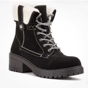 OLIVIA MILLER Woman's Princeton cozy Lug sole, black combat boots / Size 9